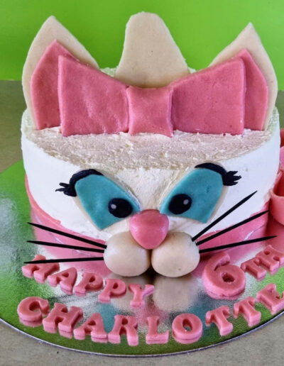 A sixth birthday custom cake design by Baking Friends