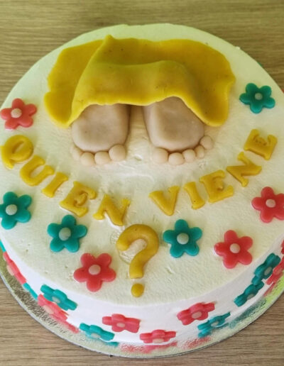 A gender reveal custom design cake by Baking Friends