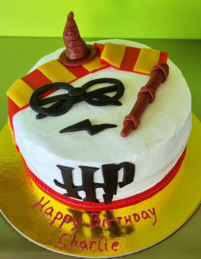 Harry Potter custom cake design by BakingFriends