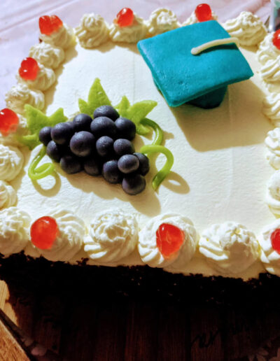 A graduation custom cake by Baking Friends