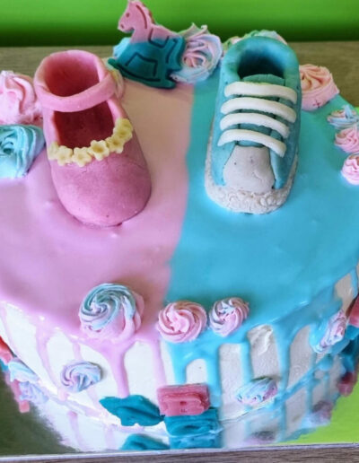 Gender revel custom cake design by Baking Friends