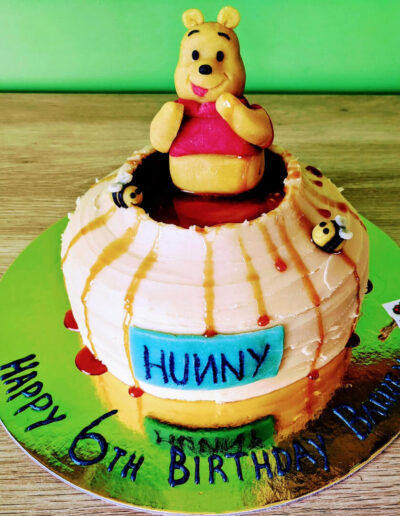 A sixth birthday custom design cake by Baking Friends